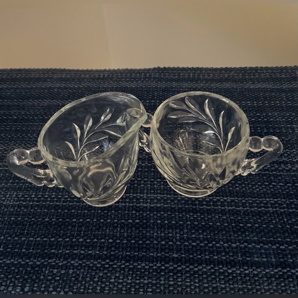 Vintage 1942-1945 Indiana Glass Willow Leaf Pattern Sugar Bowl and Creamer - Picture 2 of 2